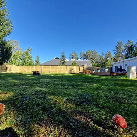 בית נופש Vaeike Puhkemaja Saunaga *