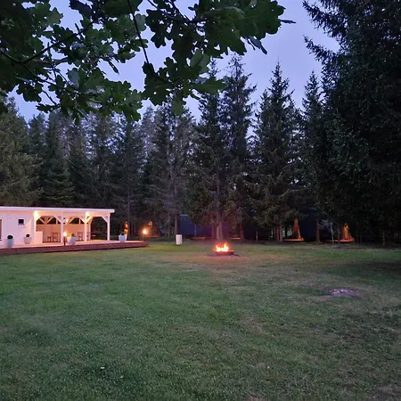 Vaeike Puhkemaja Saunaga Romeda