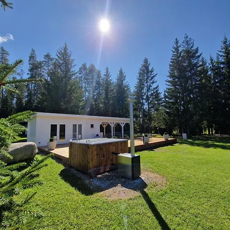 Holiday home Liivakortsi Vaeike Puhkemaja Saunaga *
