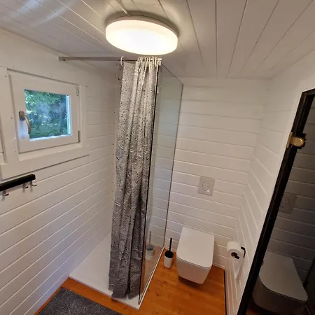 בית נופש Vaeike Puhkemaja Saunaga *