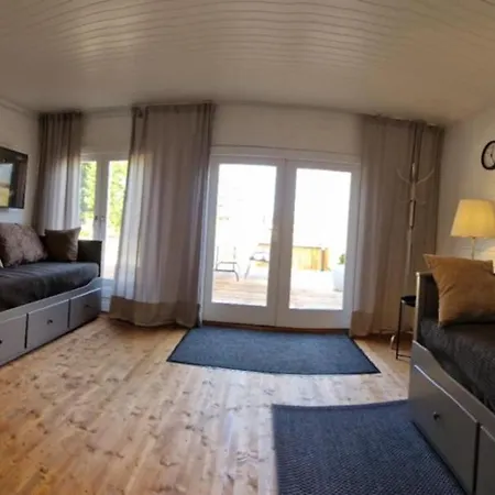 בית נופש Vaeike Puhkemaja Saunaga *