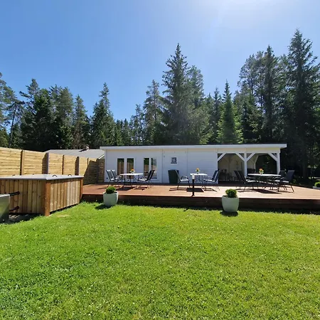 Vaeike Puhkemaja Saunaga * Romeda