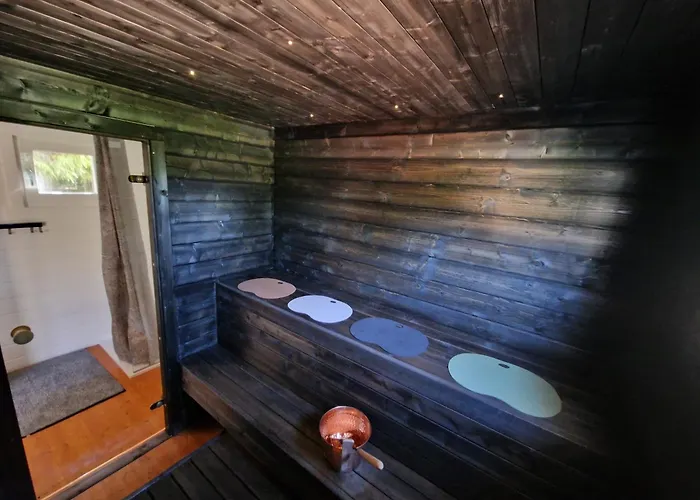 Vaeike Puhkemaja Saunaga * Romeda