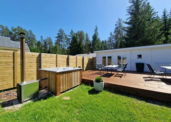 Vaeike Puhkemaja Saunaga * Romeda